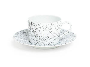 Фарфоровая чашка с блюдцем