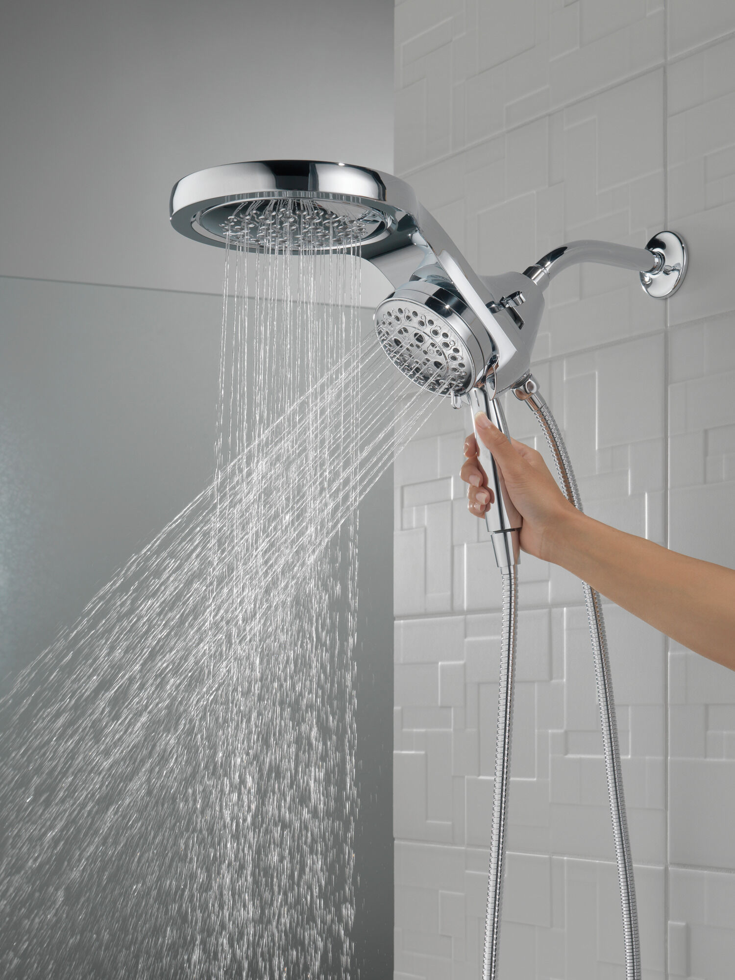 58680-PN HydroRain® H2Okinetic® 5-регулировочная душевая лейка два в одном Delta Faucet Universal Showering Полированный никель  - Вид №5