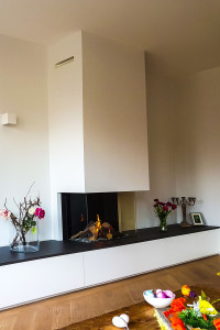 Настенный газовый камин с тройным фасадом