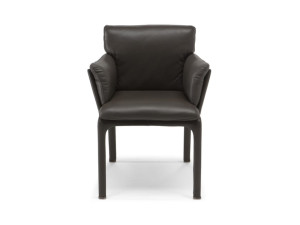 Кожаный стул с подлокотниками