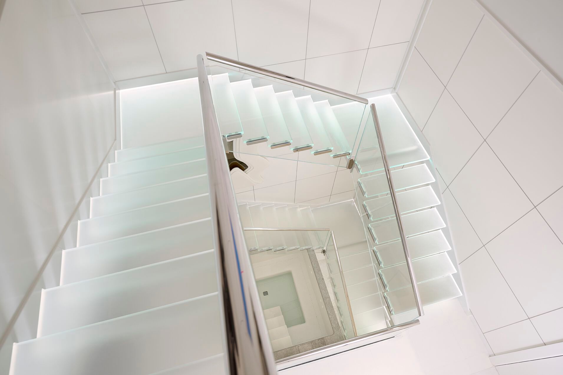 Стеклянная лестница со светодиодной подсветкой Siller Treppen Mistral ARCH-00150550 - Вид №6