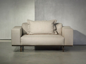 Кресло с подлокотниками