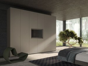 Деревянный шкаф