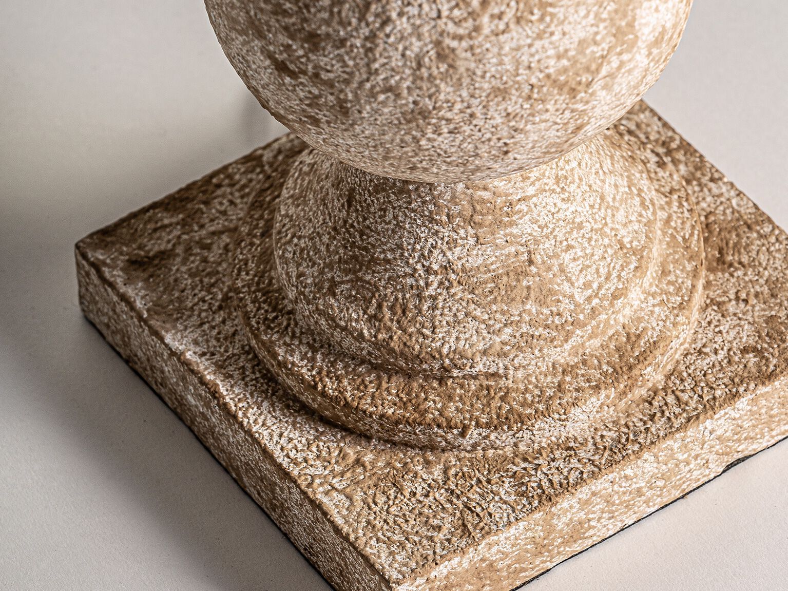 Настольная лампа из смолы Vical Home TABLE LAMP 20497 ARCH-00008545 - Вид №1