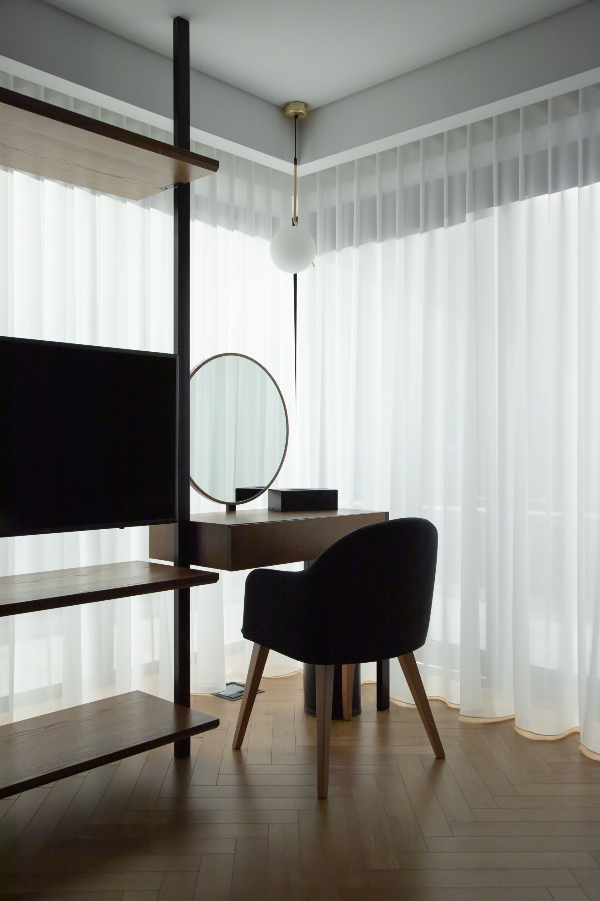 Книжный шкаф из алюминия и дерева с креплением пол-потолок ABLE MILLIE ARCH-00032538 - Вид №4