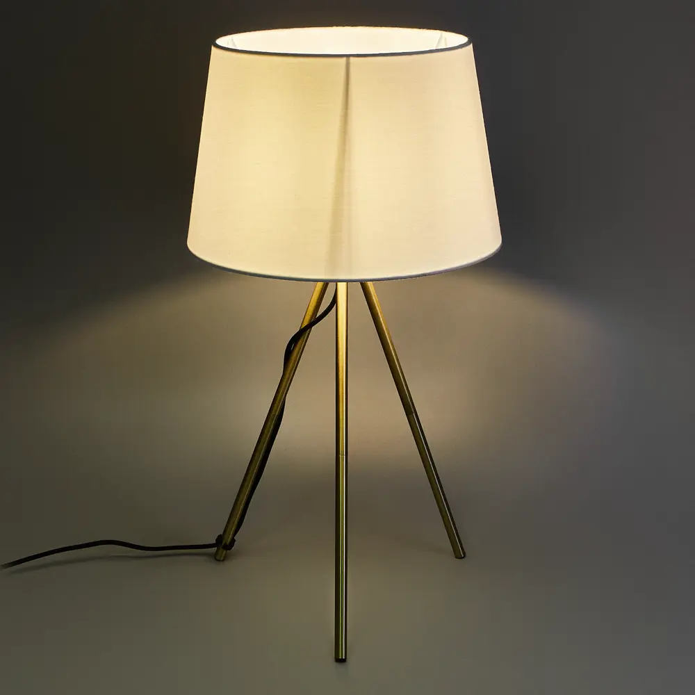 Настольный светильник Freya с текстильным абажуром на треноге 83737622 STLM-0043951