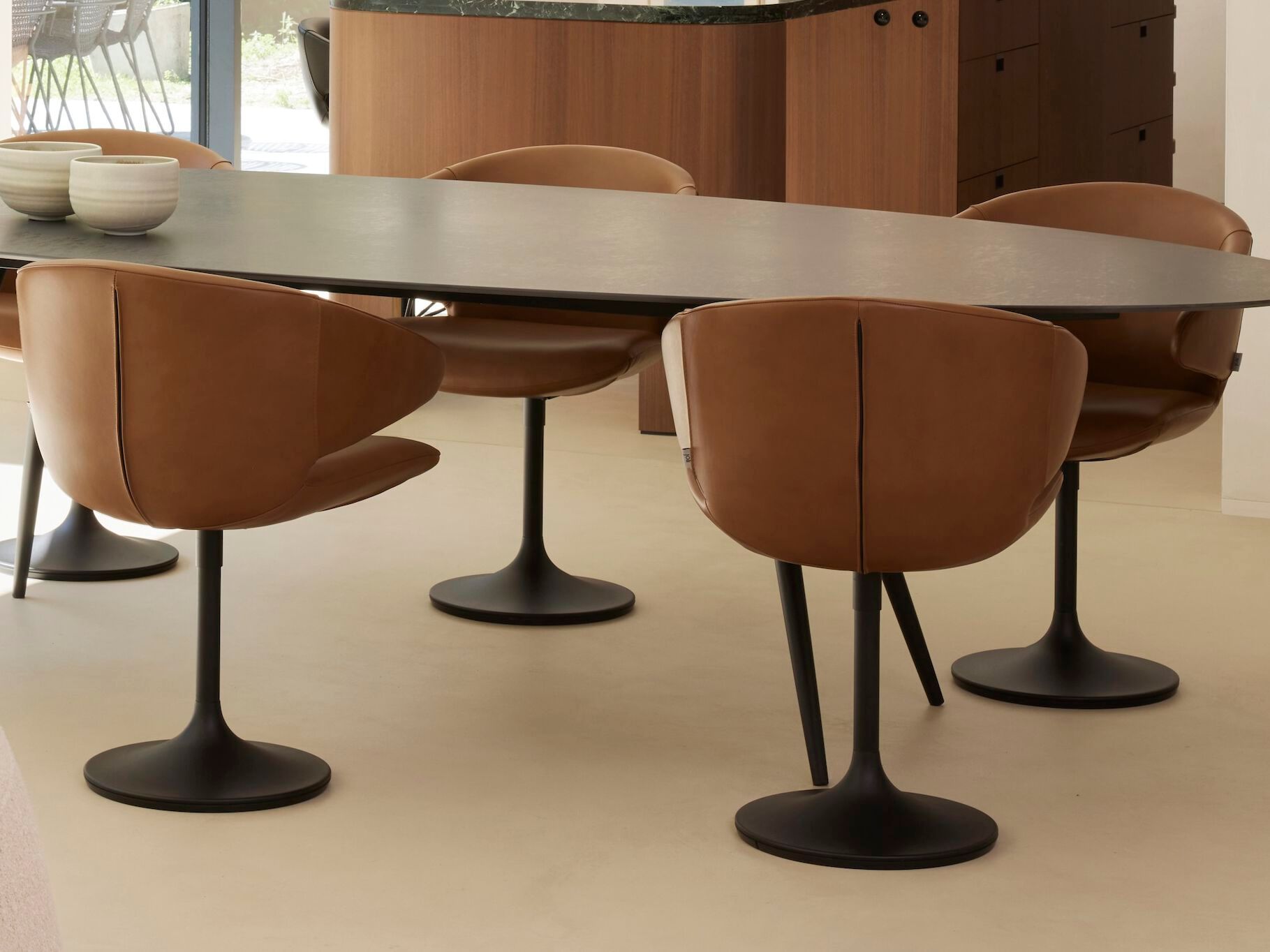 Кожаный мягкий поворотный стул Joli Morisot ARCH-00148120