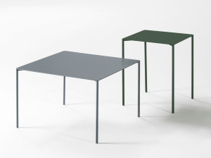 Квадратный металлический журнальный столик