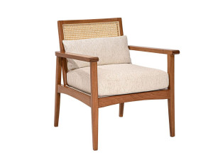 Деревянное и плетеное кресло с подлокотниками