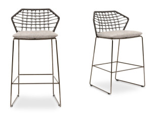 Высокий садовый стул из полиэтиленовой ткани и веревки