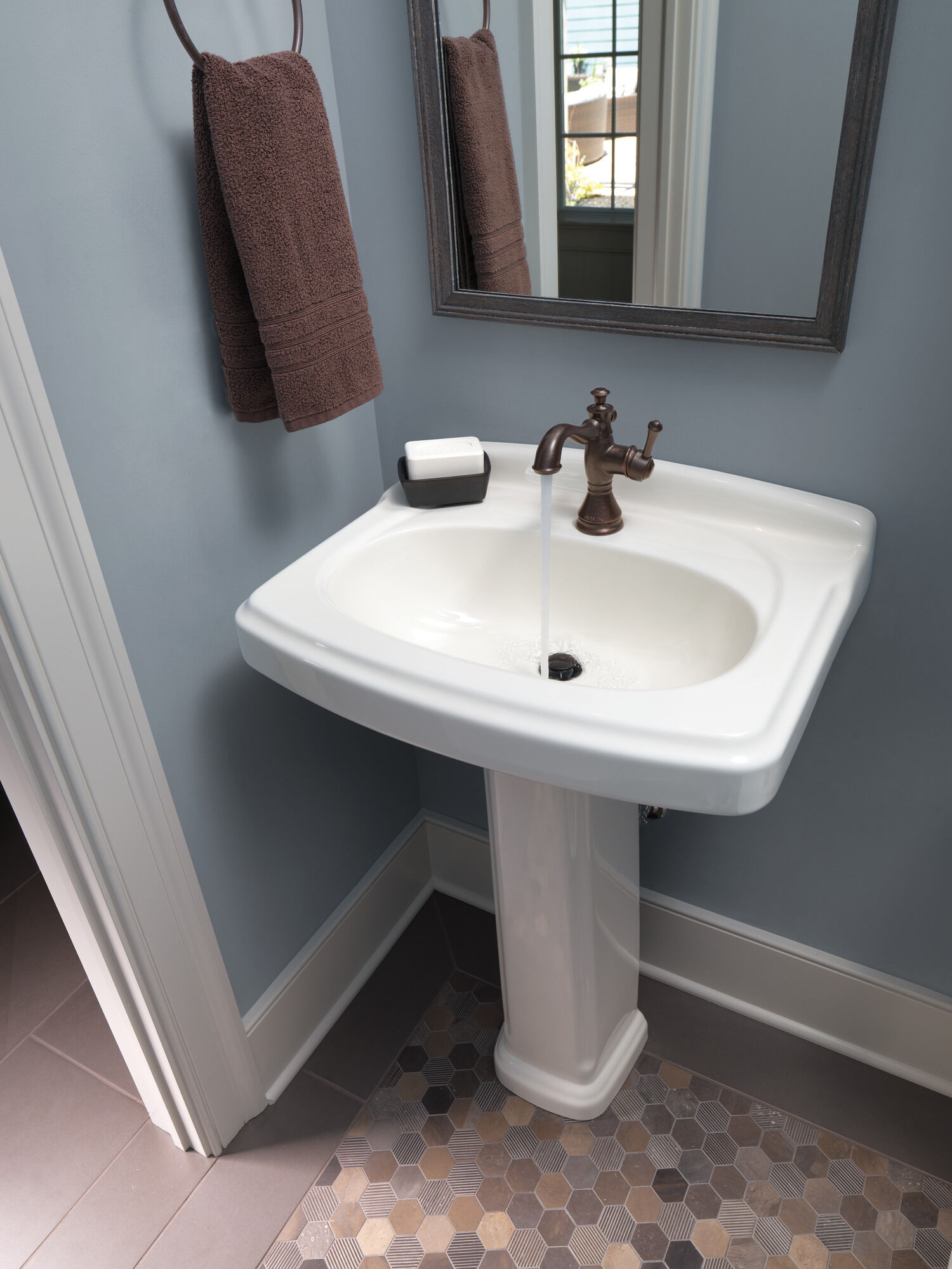 597LF-RBMPU Смеситель для ванной с одной ручкой Delta Faucet Cassidy Венецианская бронза  - Вид №3