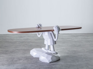 Прямоугольный журнальный столик из ореха и смолы