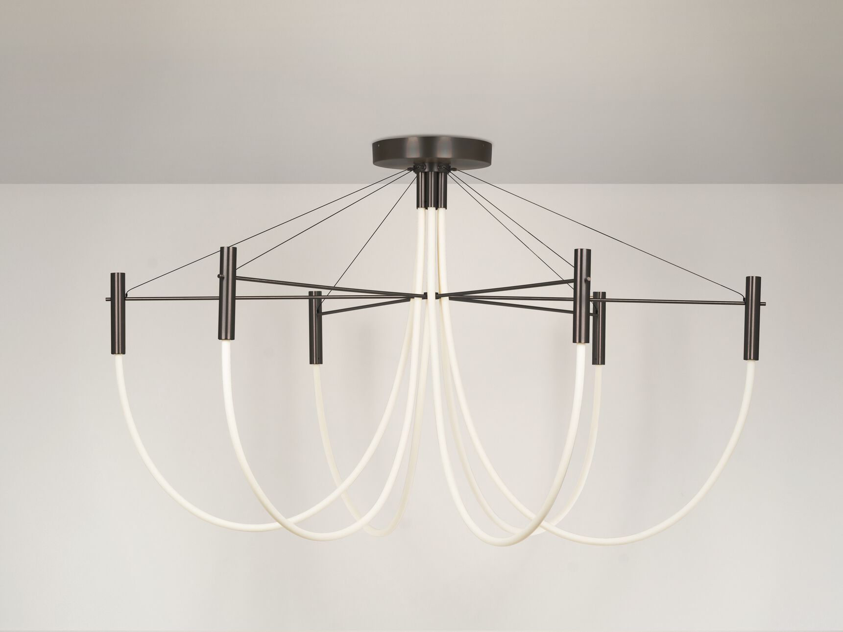 Латунная светодиодная люстра с регулируемой яркостью CVL Luminaires Paradoxe ARCH-00109255