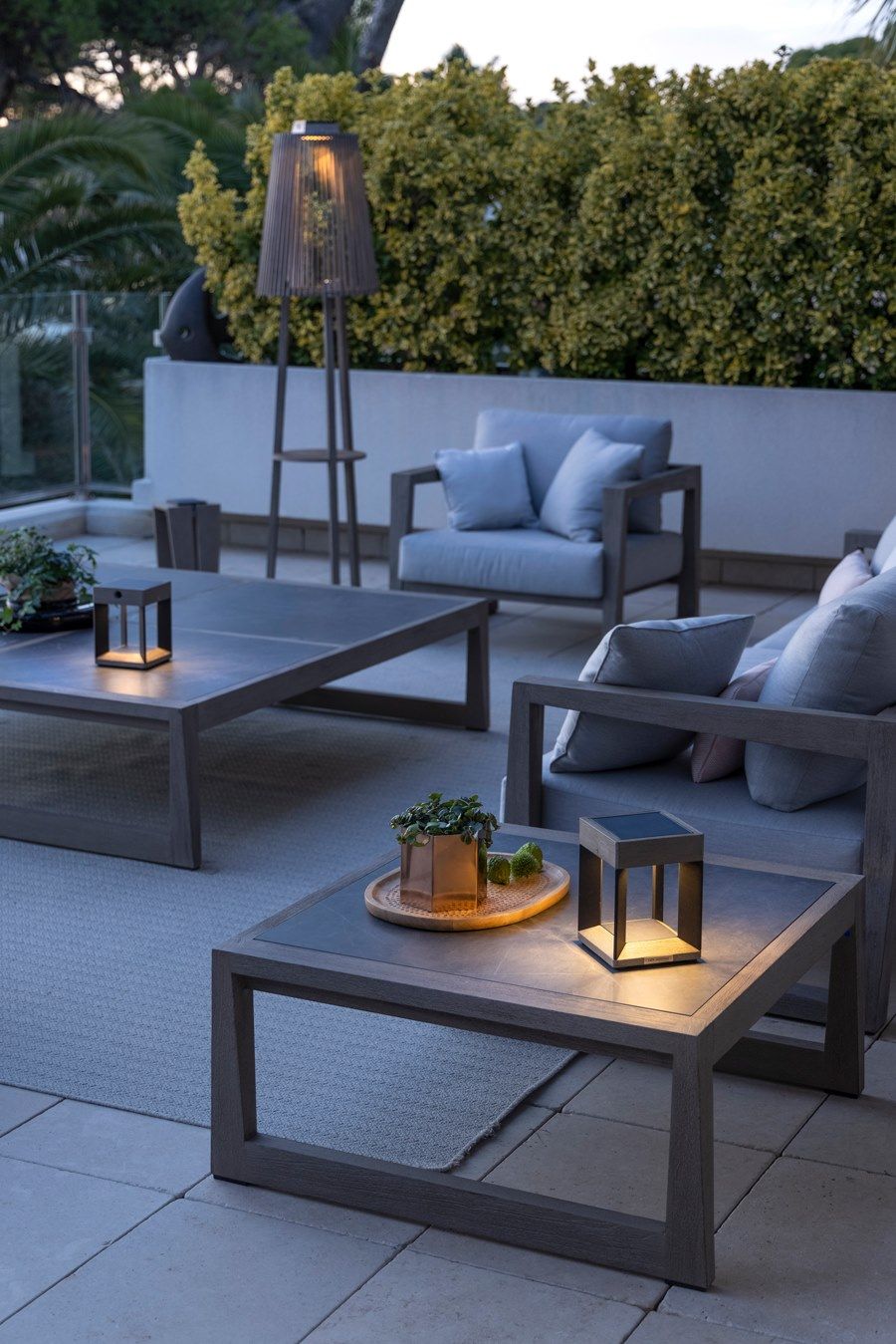 Керамический прямоугольный низкий садовый столик Les Jardins® Skaal ARCH-00037586 - Вид №1