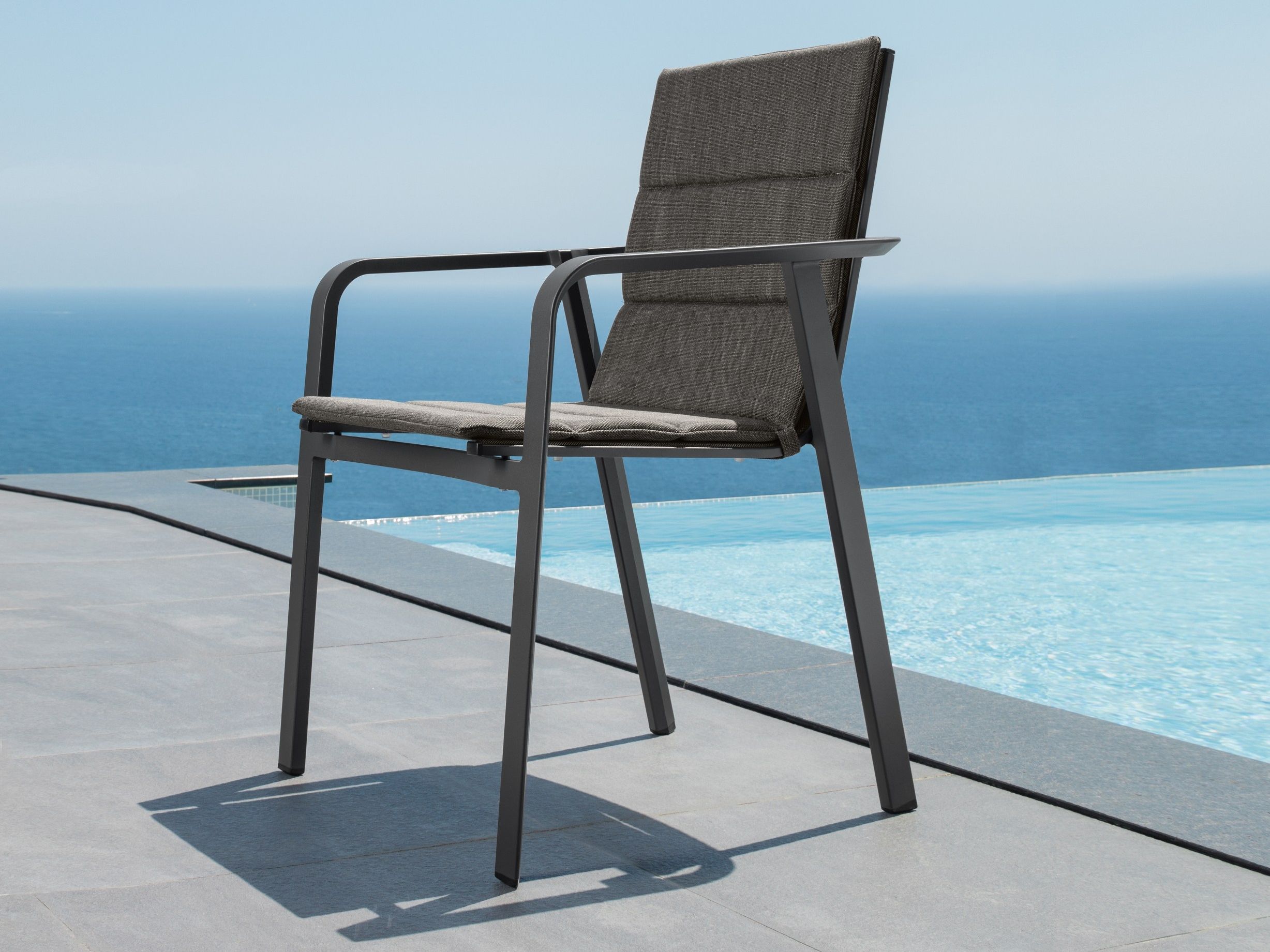 Штабелируемый садовый стул со встроенной подушкой Talenti ARCH-00098685