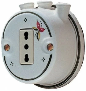 FERROLUCE Одиночная керамическая электрическая розетка Accessori Cr23