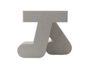 Квадратный стол из полиэтилена