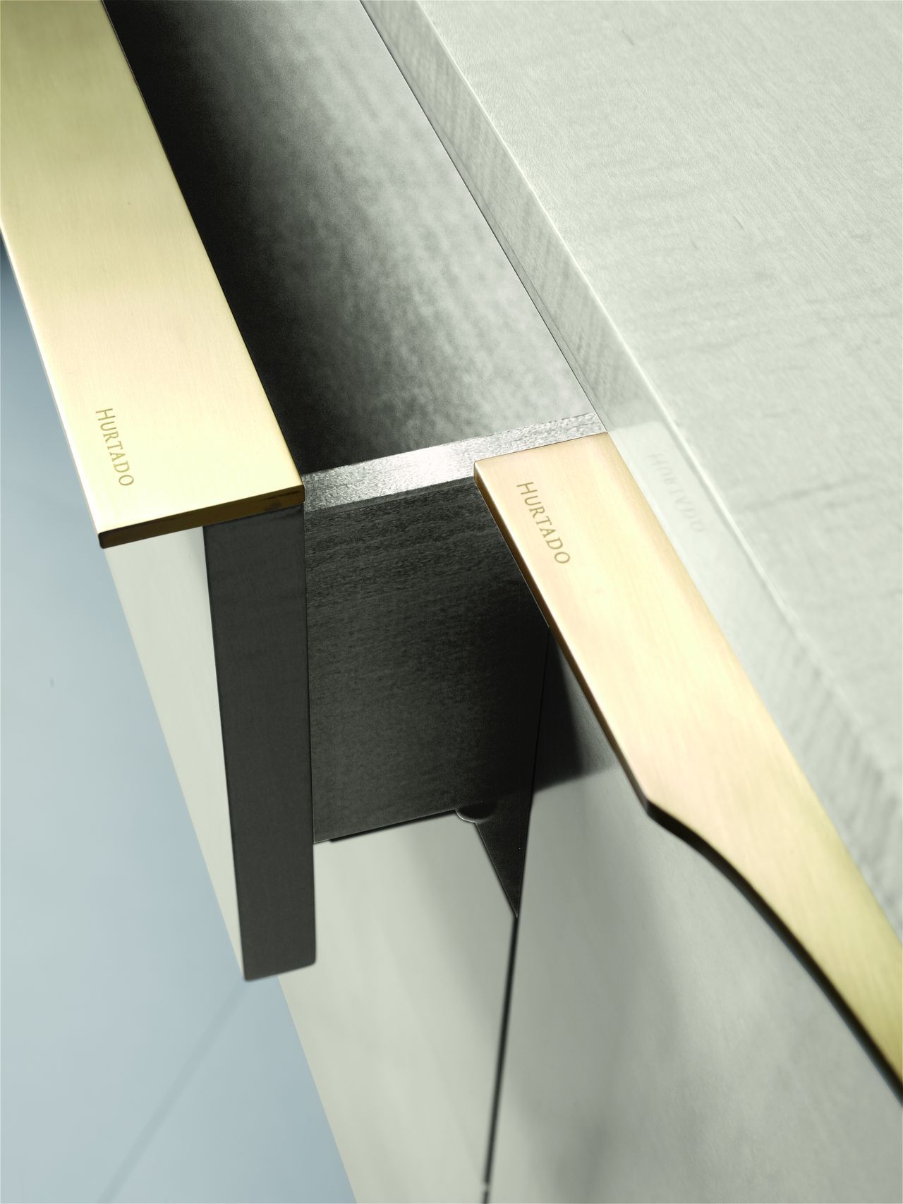 Деревянный шкаф с распашными дверцами и ящиками Hurtado Evolution ARCH-00102059 - Вид №1