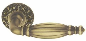 Pasini Ручка из латуни на розетке Queen 3661