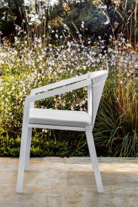 Обеденный стул с алюминиевой спинкой