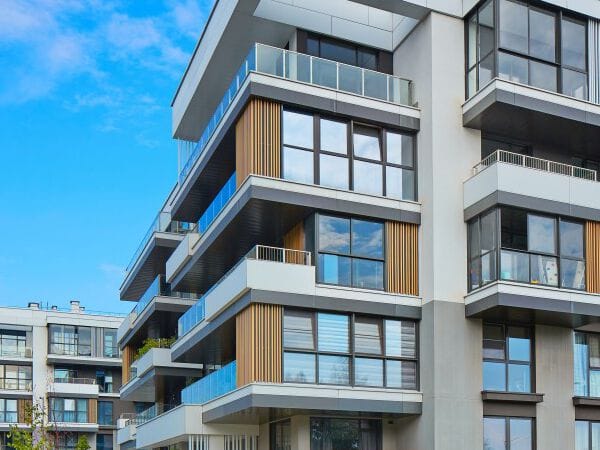 Алюминиевое створчатое окно с сердечником из ПВХ Veka ALUCONNECT ARCH-00108780 - Вид №1