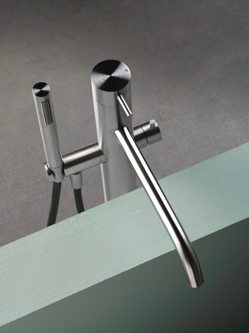 Смеситель для ванны из нержавеющей стали с ручным душем BEAMTECH Level ARCH-00126197 - Вид №2