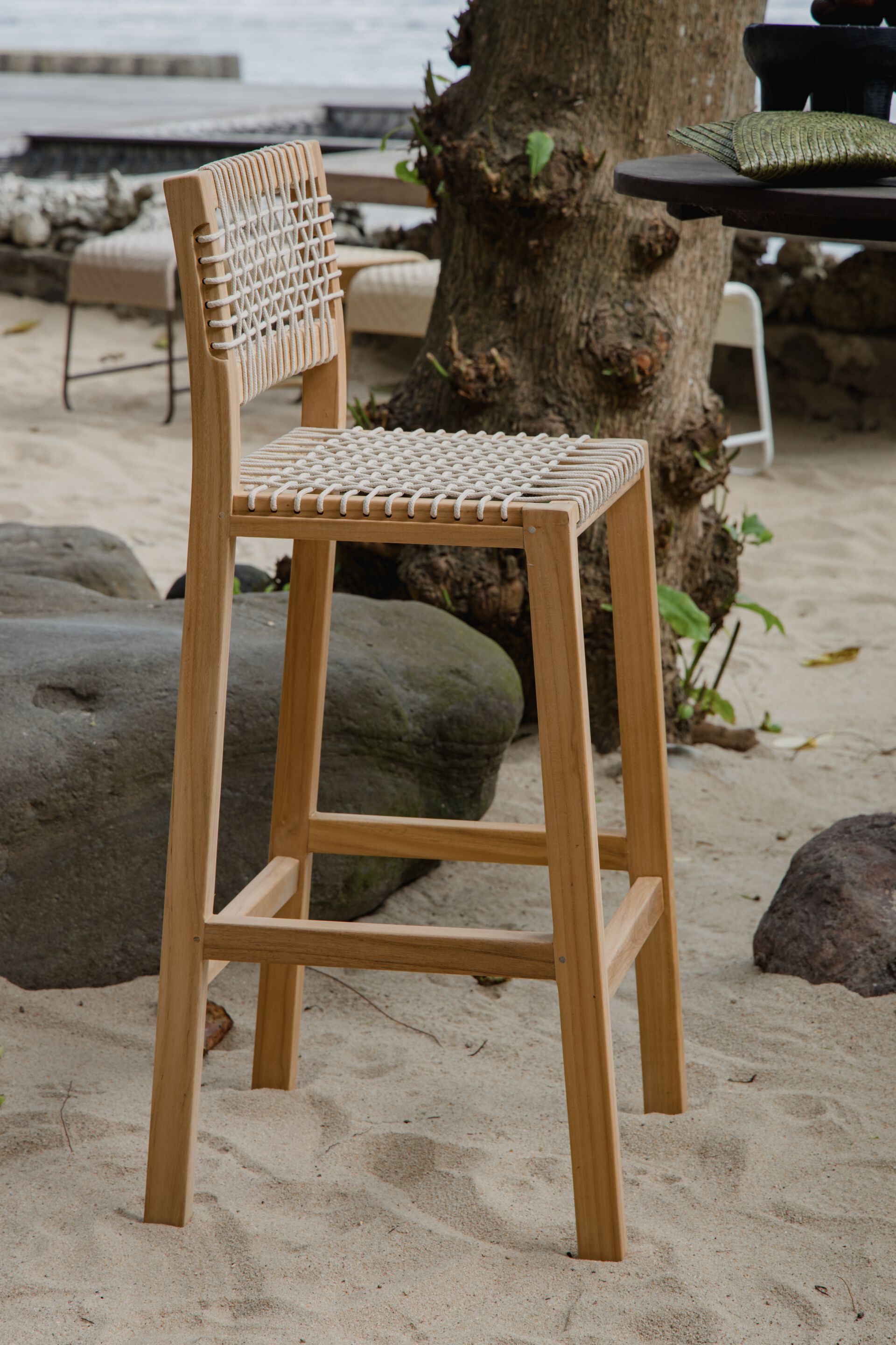 Высокий барный стул из тикового дерева со спинкой cbdesign Charita ARCH-00144943 - Вид №2