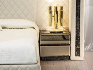 Прикроватная тумбочка из зеркального стекла с ящиками