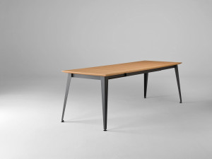 Деревянный прямоугольный обеденный стол