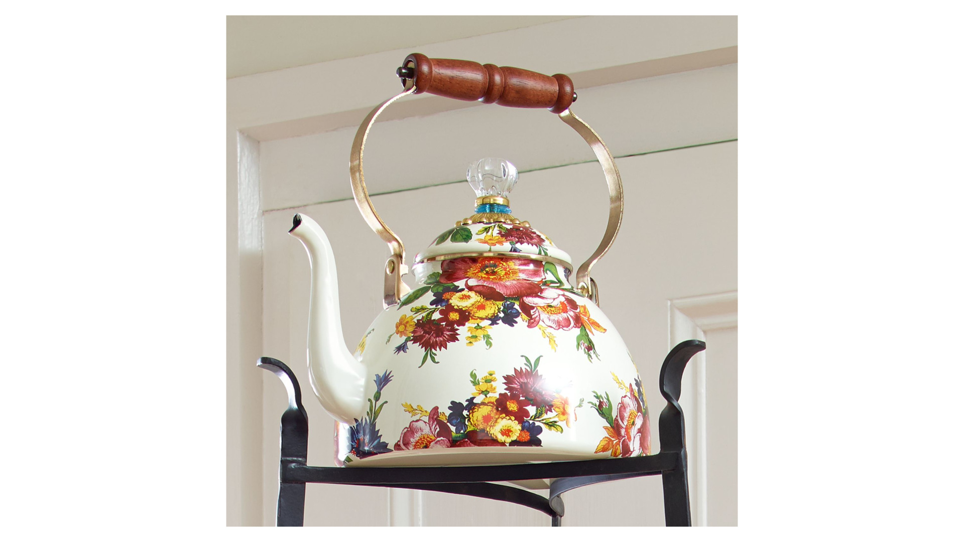 10654489 Mackenzie-Childs Чайник 3л (белый) Flower Market Сталь  - Вид №1