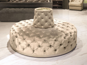 Изогнутая скамейка из ткани