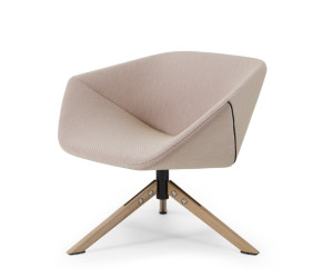 Тканевое кресло с подлокотниками