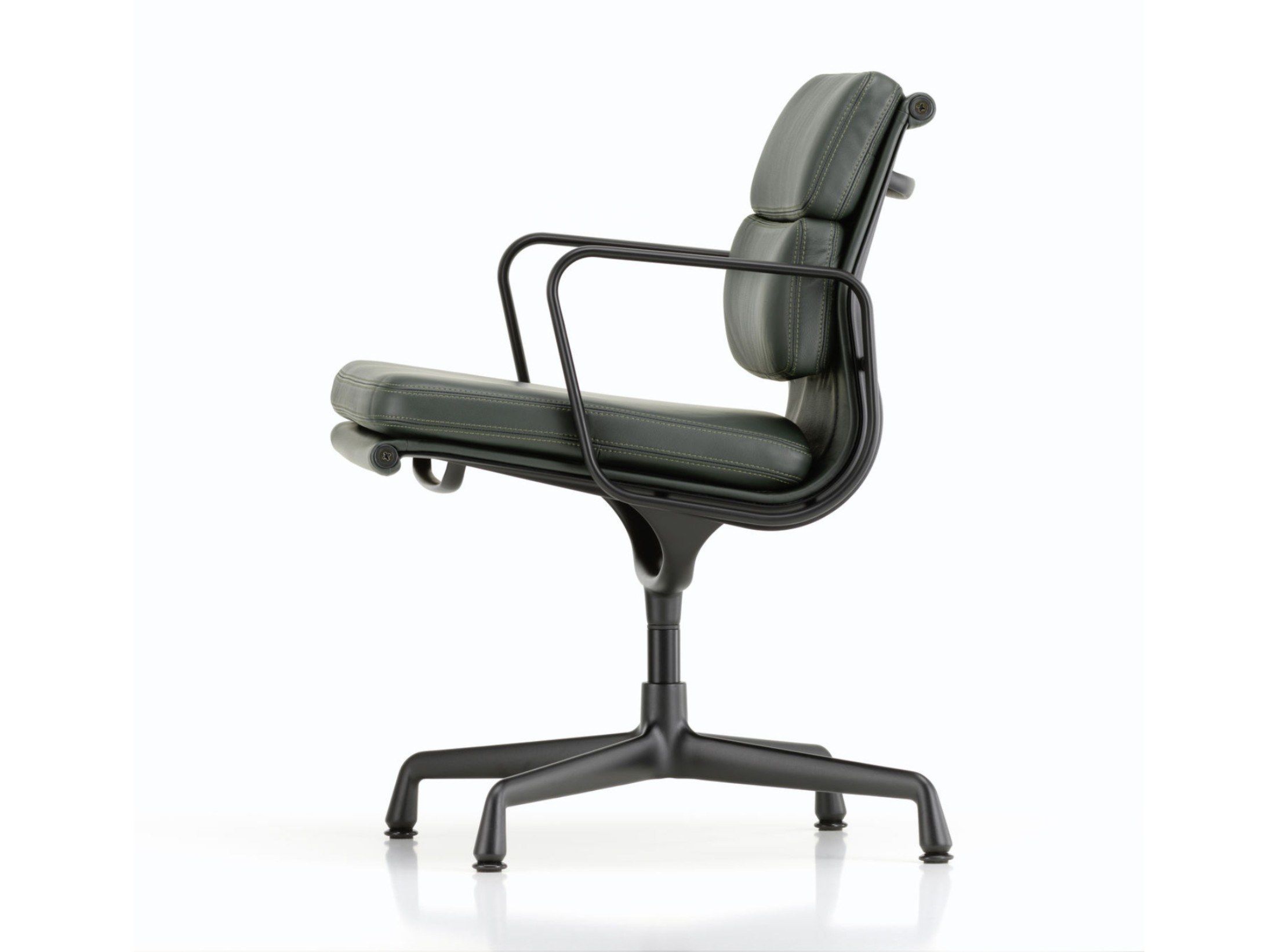 Кожаный спиц поворотный стул с подлокотниками VITRA Eames Soft Pad Group ARCH-00078216 - Вид №1
