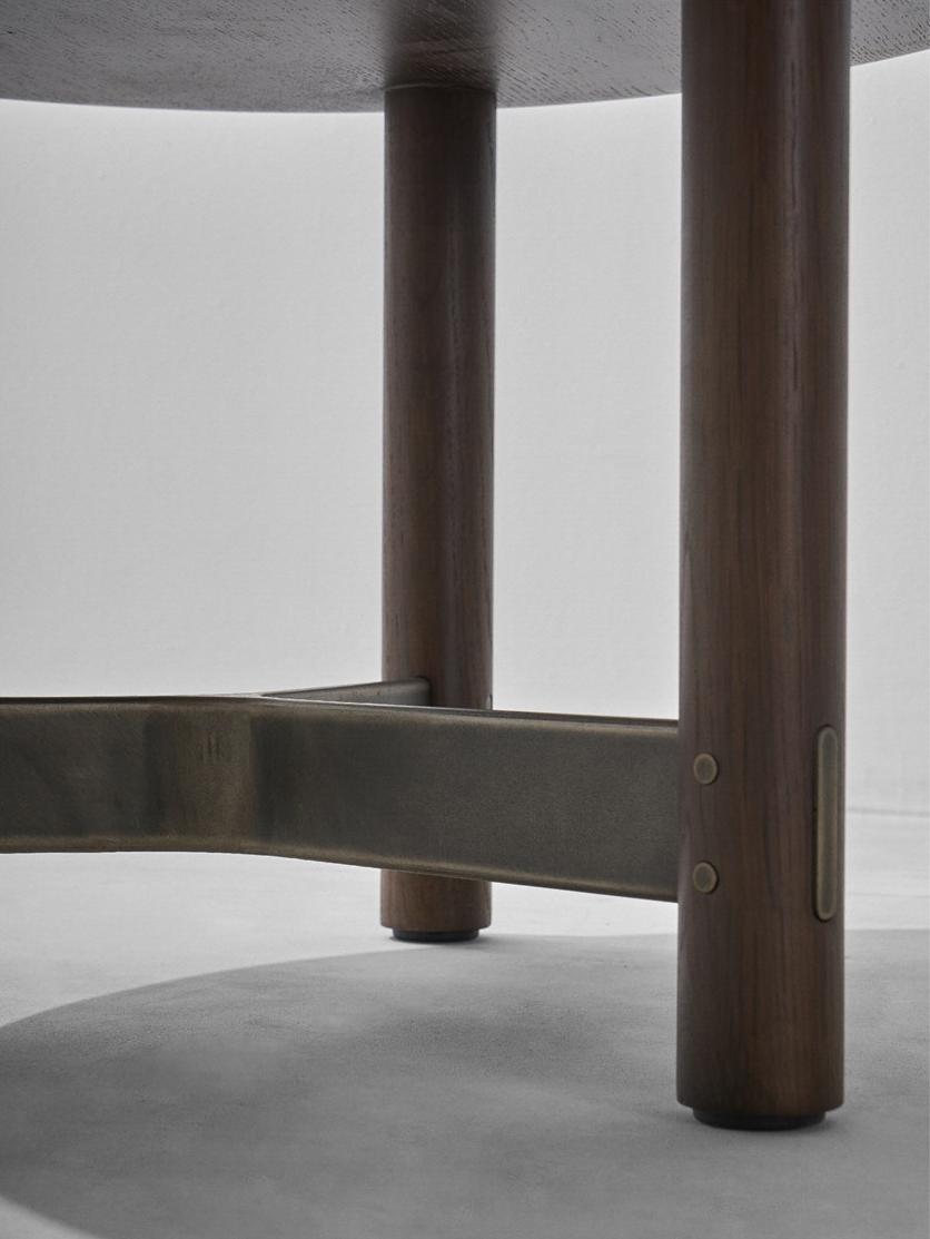 District Eight Низкий круглый журнальный столик из дуба Stilt M1007-c  - Вид №8