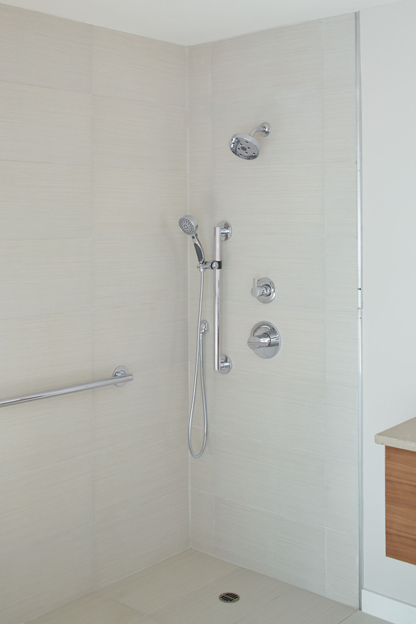 59424-CZ-PK Ручной душ ActivTouch 2,5 галлона в минуту, 9 настроек Delta Faucet Universal Showering Шампанское бронза  - Вид №2