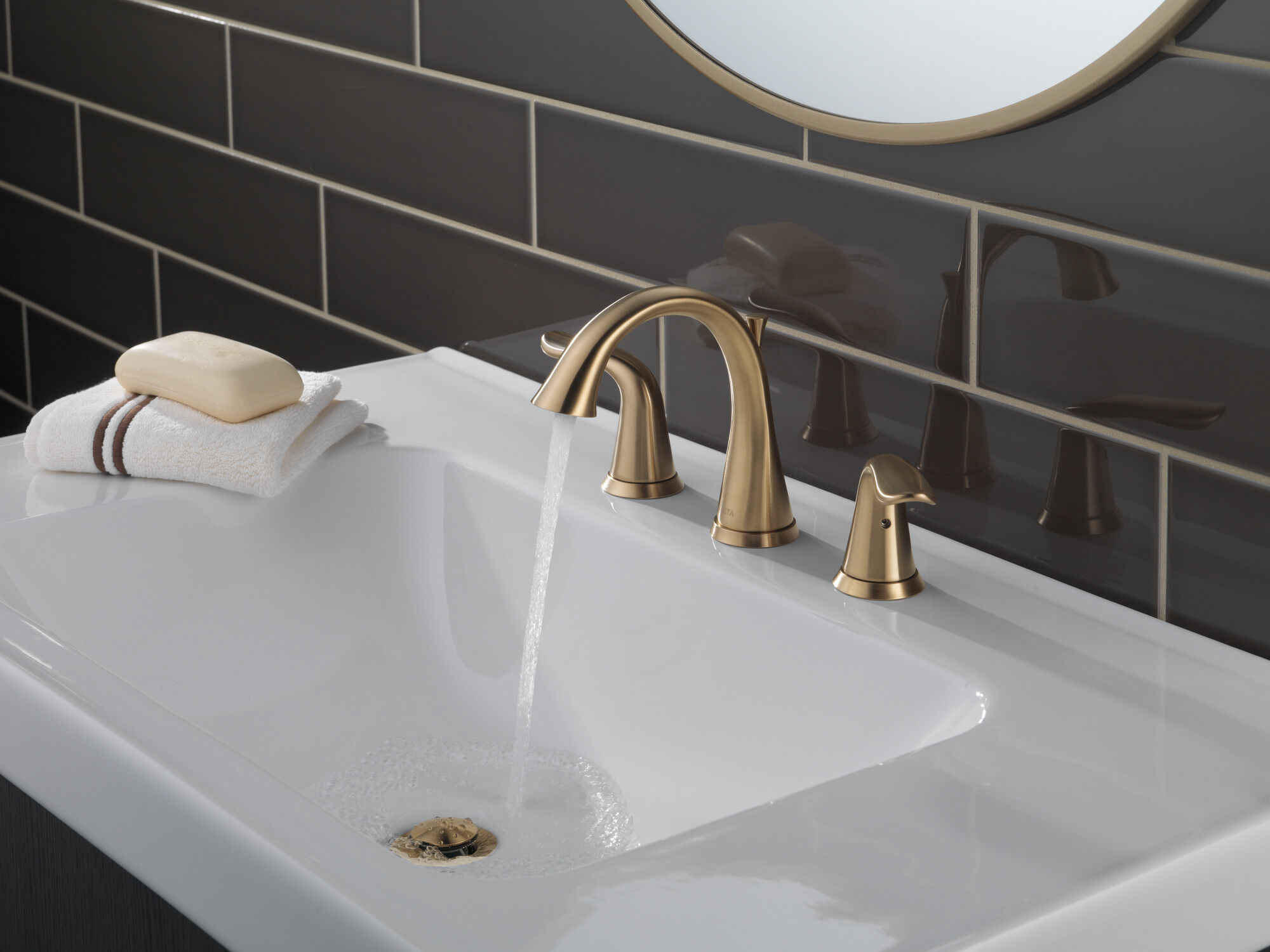 3538-CZMPU-DST Смеситель для ванной комнаты с двумя ручками Delta Faucet Lahara Шампанское бронза  - Вид №3