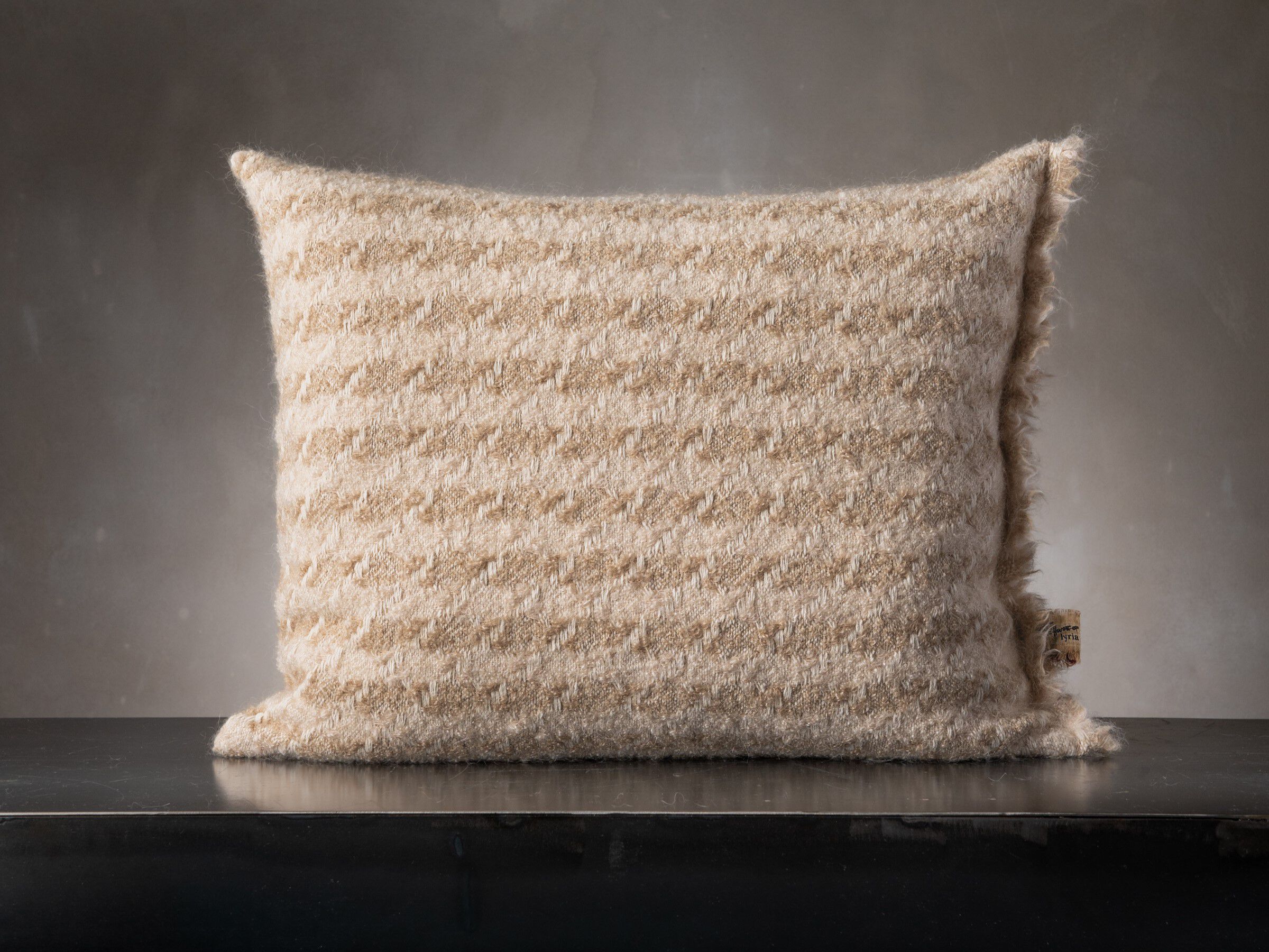 Прямоугольная подушка из мохера The House of Lyria TEMPERANZA ARCH-00089433 - Вид №4