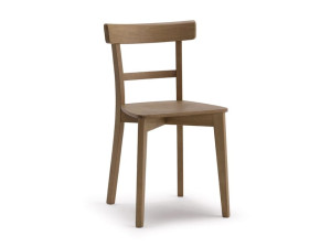 Деревянный стул с открытой спинкой