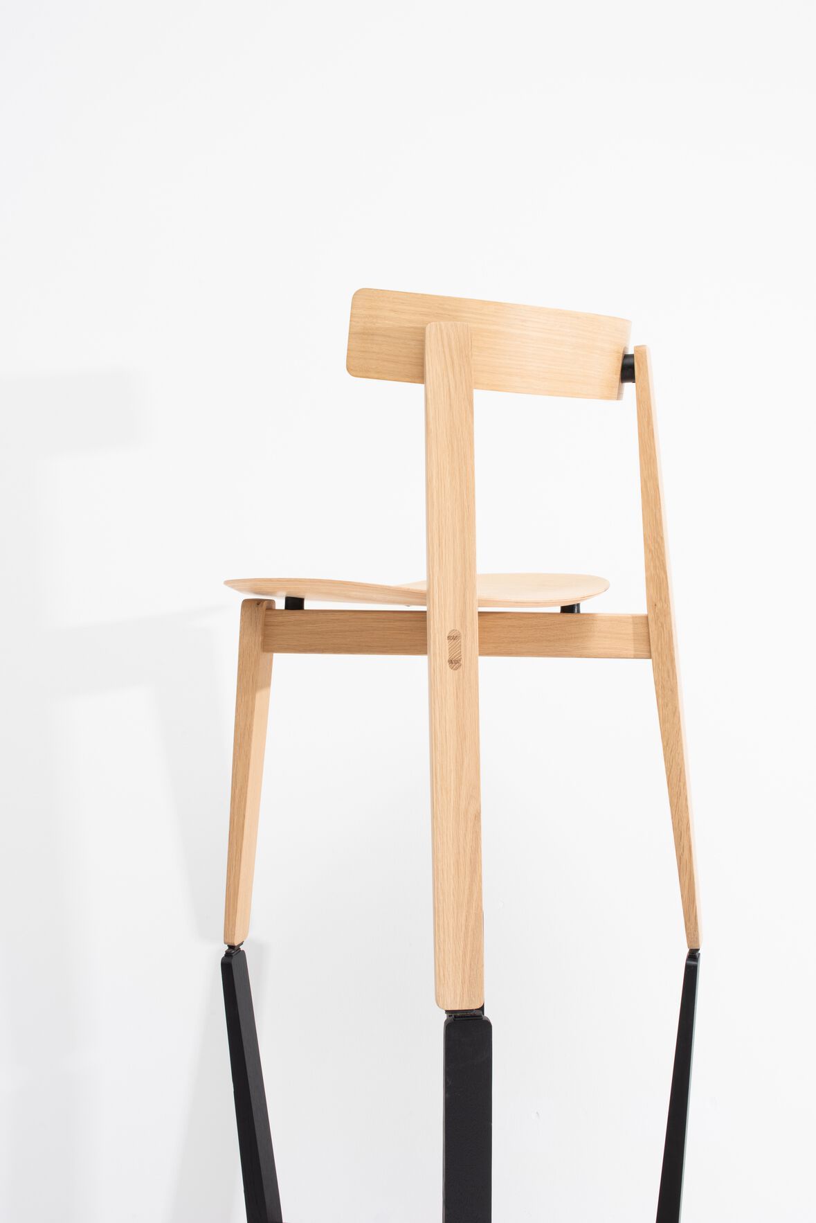 Дубовый стул с открытой спинкой Gazzda ARCH-00016779 - Вид №3