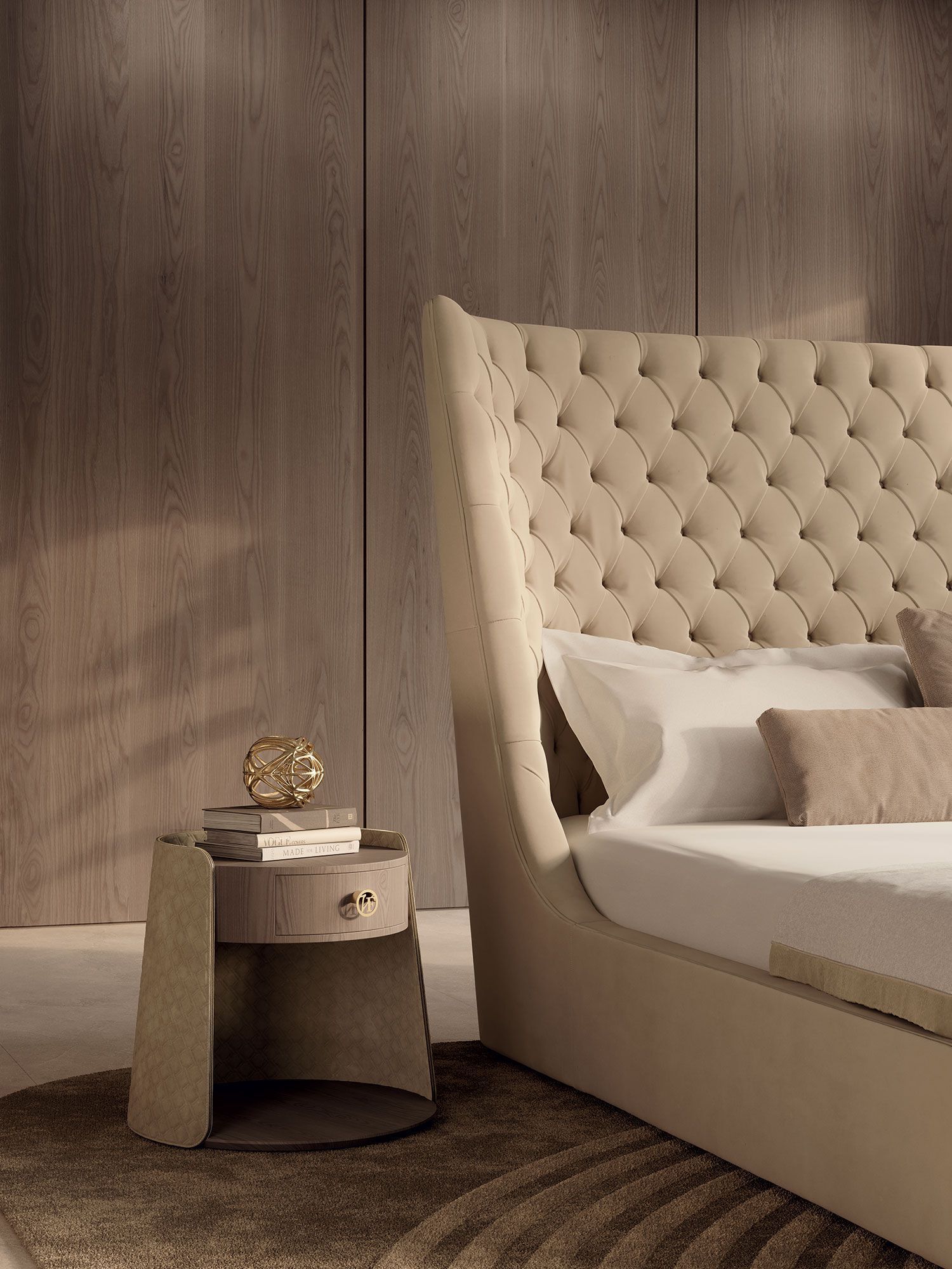 Круглая деревянная прикроватная тумбочка с стеганым покрытием Vittoria Frigerio Contarini ARCH-00117962 - Вид №1