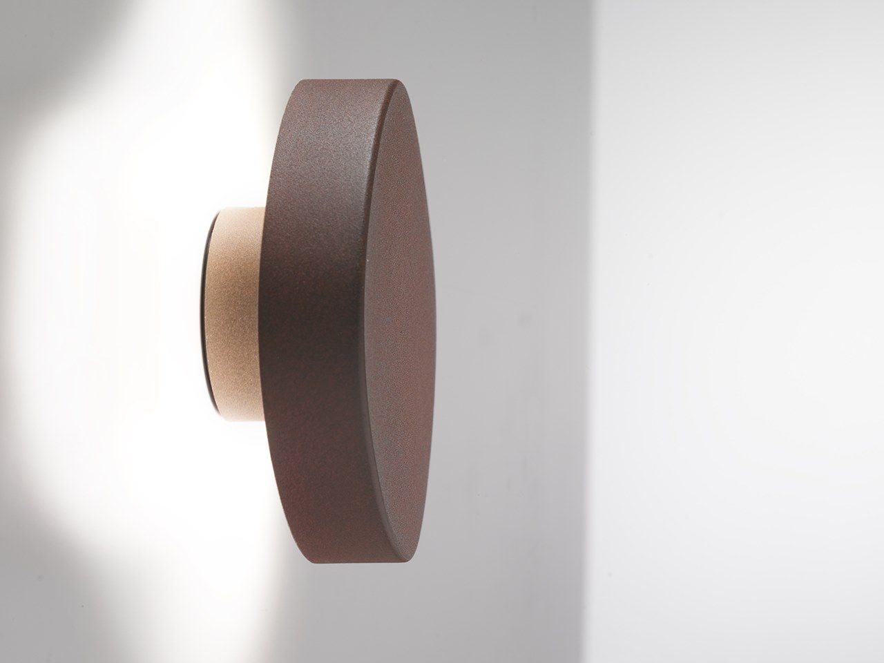 Литой алюминиевый открытый настенный светильник Zafferano галька ARCH-00034128 - Вид №1