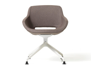 Тканевый стул с подлокотниками