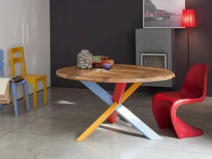 Devina Nais Круглый обеденный стол из массива дерева