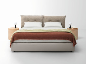 Двуспальная кровать из ткани с мягким изголовьем