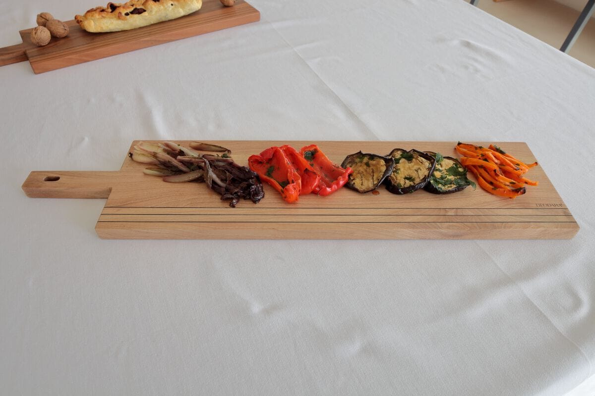 Прямоугольная сервировочная доска из грецкого ореха с ручкой Deodara Linear ARCH-00073836 - Вид №5