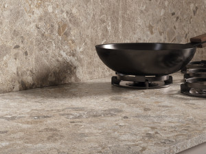 Кухонный топ из керамогранита с эффектом камня