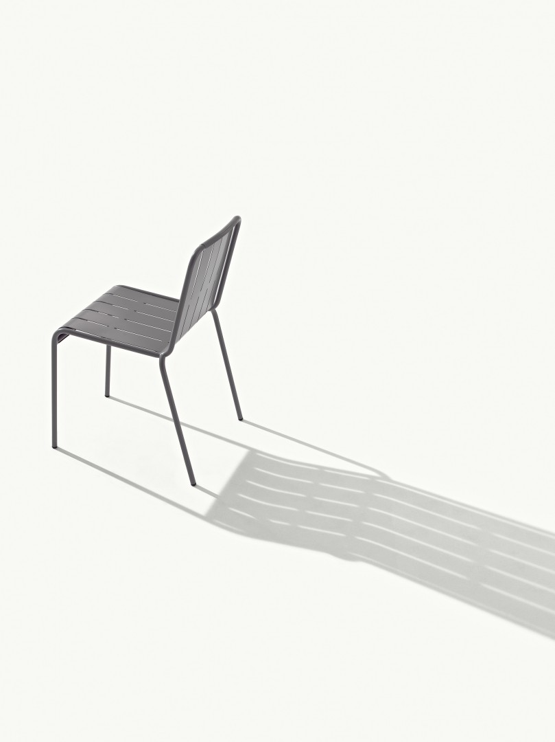 Stripes 547 Стул со стальным каркасом, 4 ножки. Сиденье и спинка из литой стали. Обработка катафорезом. Et al. Stripes - Вид №1