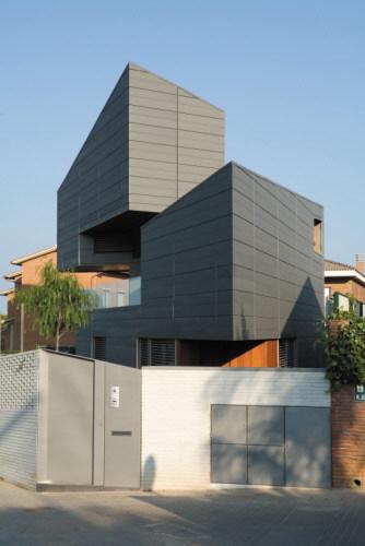 VMZINC Вентилируемый фасад из титан-цинка с ламелями sun-id-1390022 - Вид №12