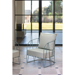 Кресло с подлокотниками