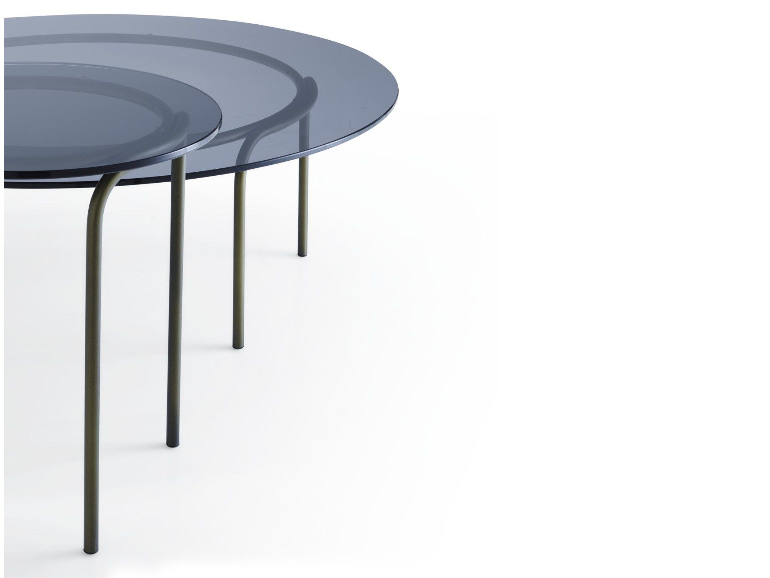 Круглый низкий журнальный столик из закаленного стекла Ligne Roset LIAM ARCH-00104192 - Вид №2